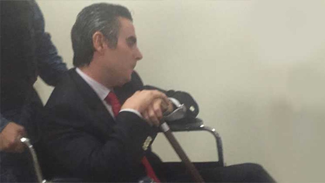 Guido Nule se encuentra con su abogado Álvaro Dávila.