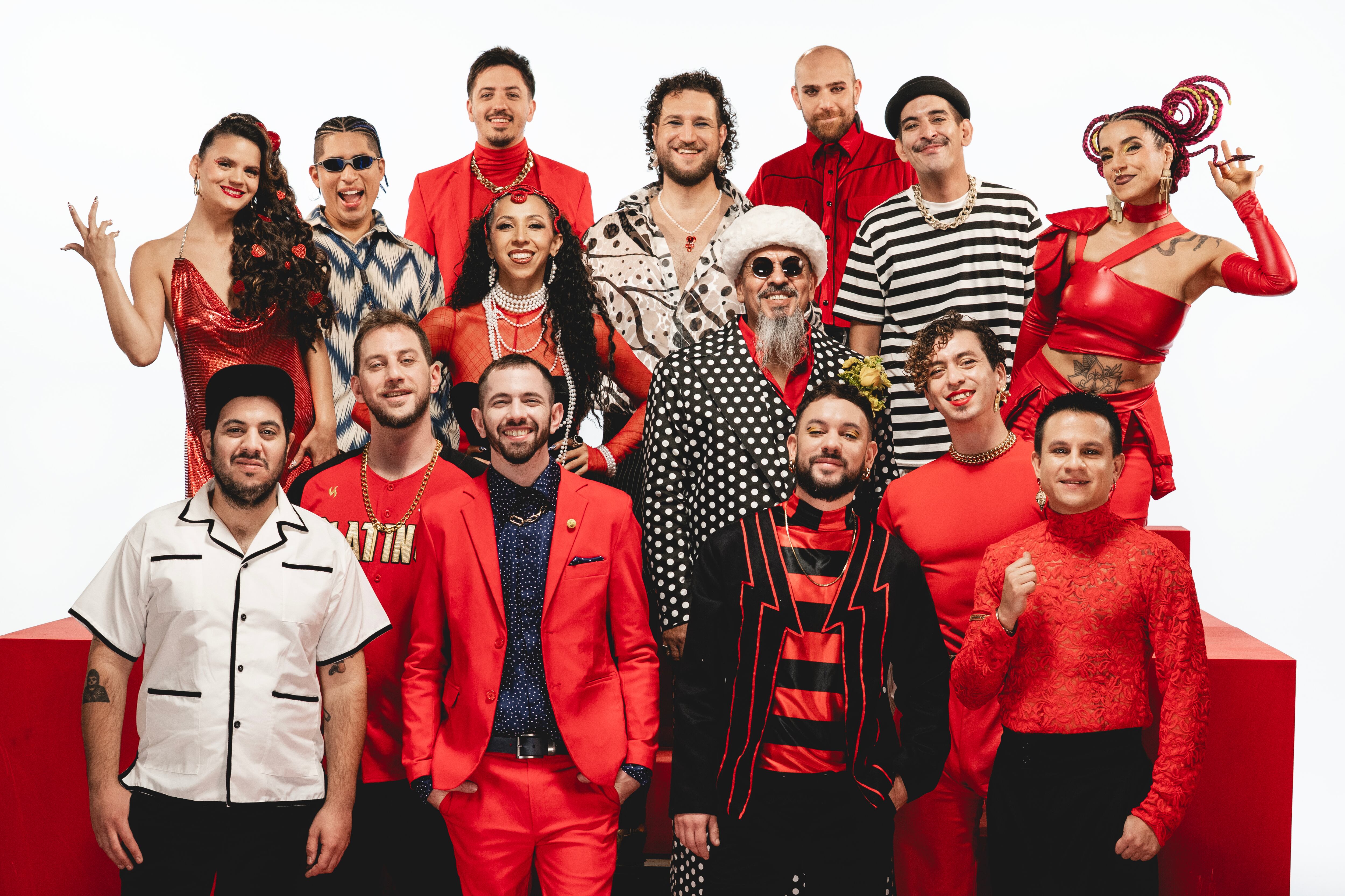 La Delio Valdez, reconocida orquesta integrada por más de diez músicos en escena.