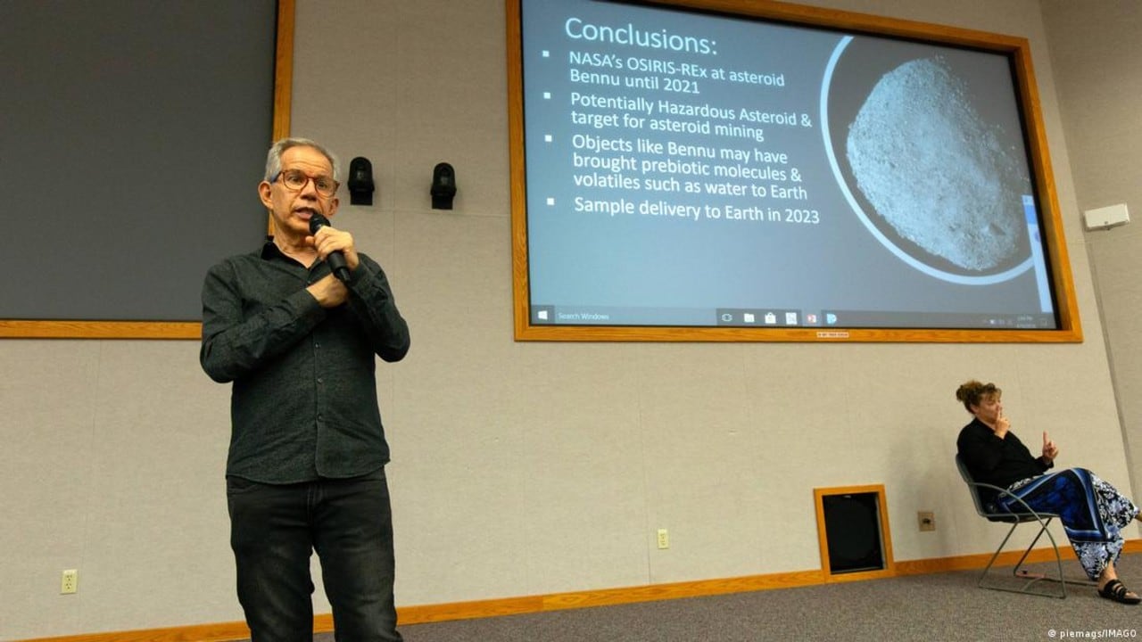Humberto Campins informa sobre la misión OSIRIS-REx de la NASA.