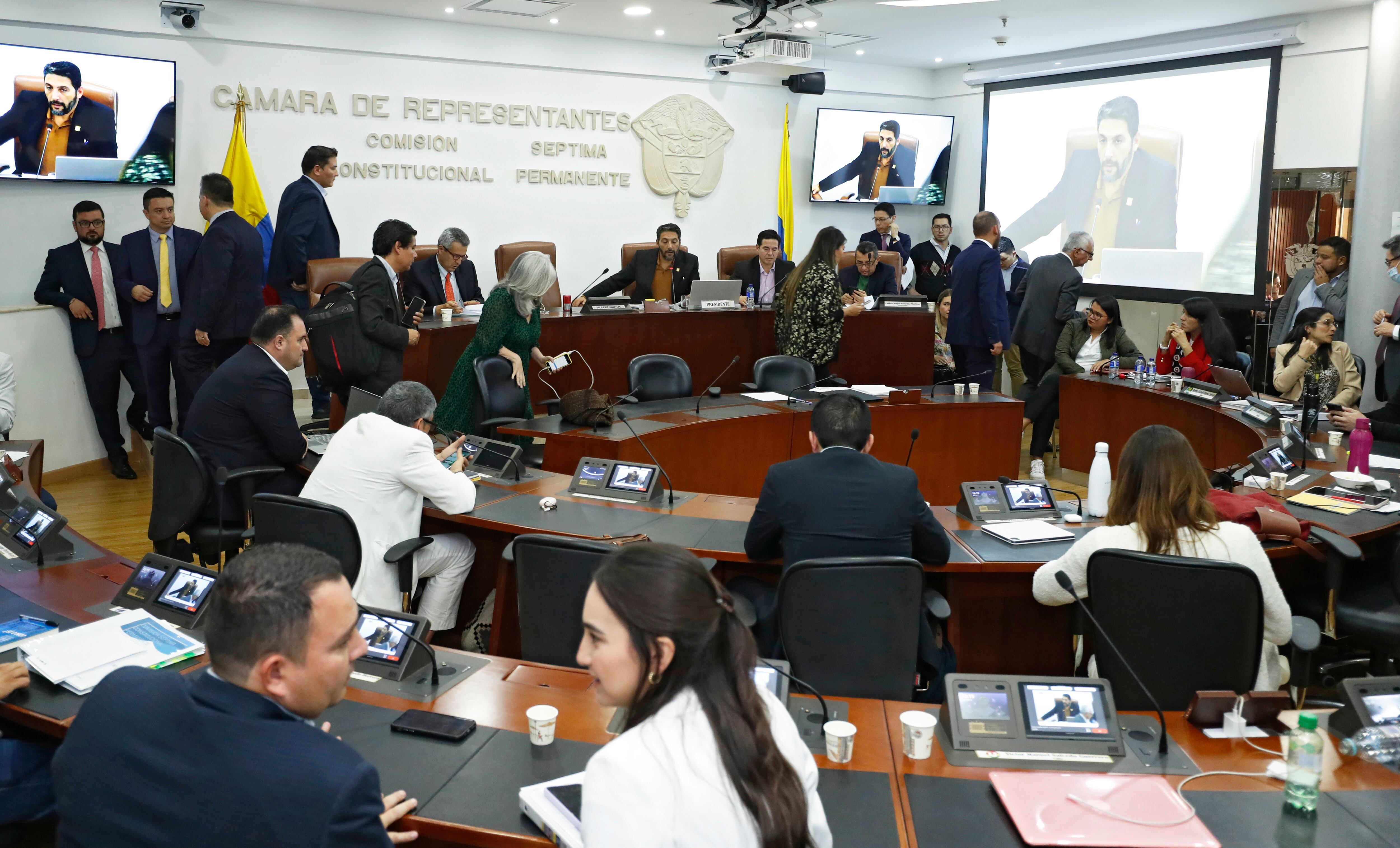 Representantes  debate de la reforma a la salud