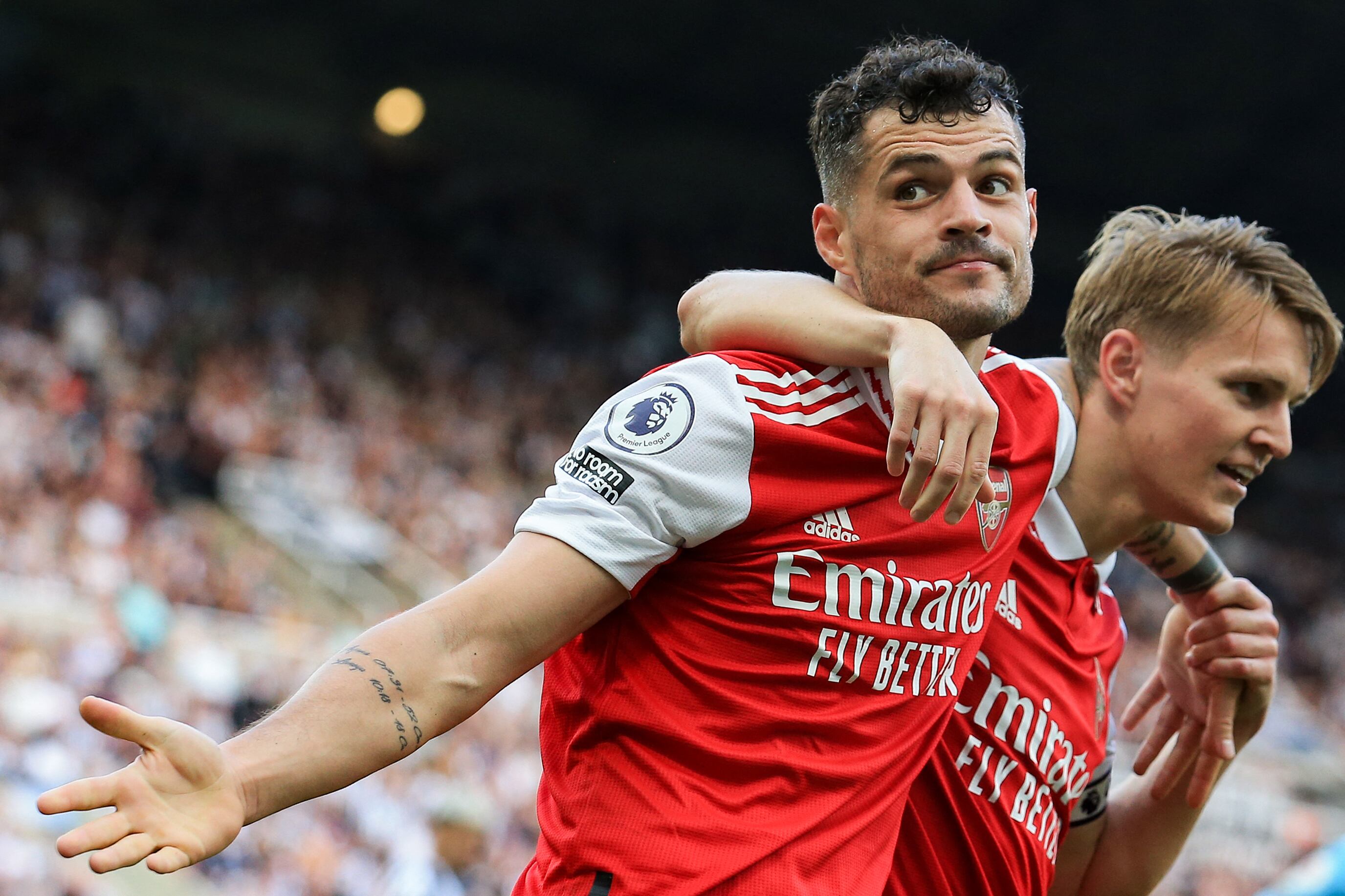 Arsenal ganó y quedó a un punto del Manchester City. Foto: AFP.