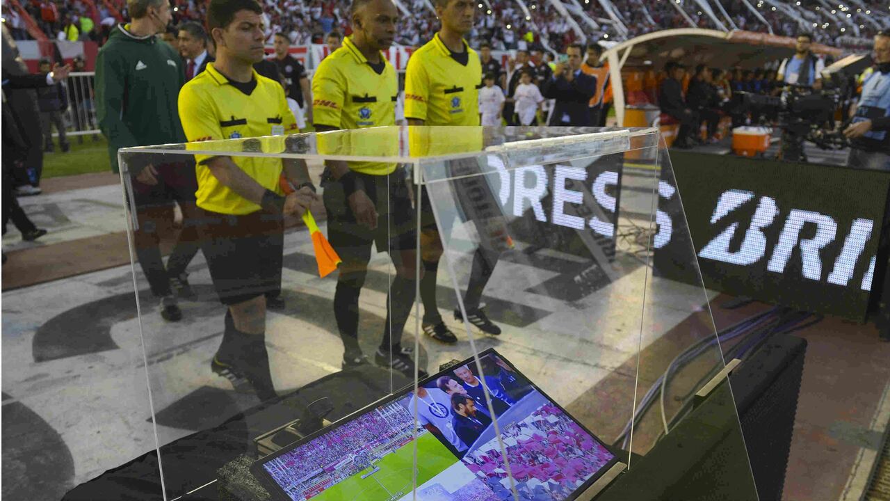 Santa Fe y Cali estrenan el VAR en clásico en la Sudamericana.