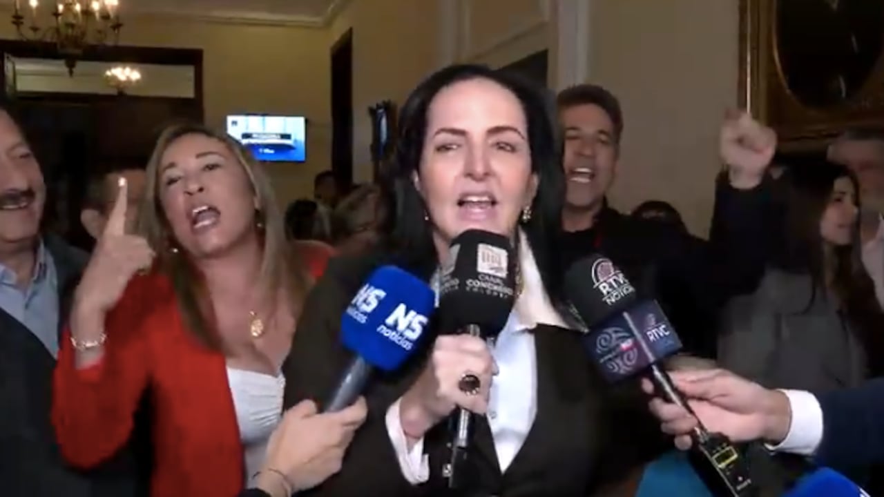 Maria Fernanda Cabal y Sandra Jaimes, en medio del enfrentamiento en el Congreso.