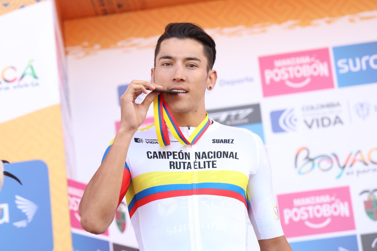 El 'Pony' Osorio con la medalla de campeón del Nacional de Ruta 2024