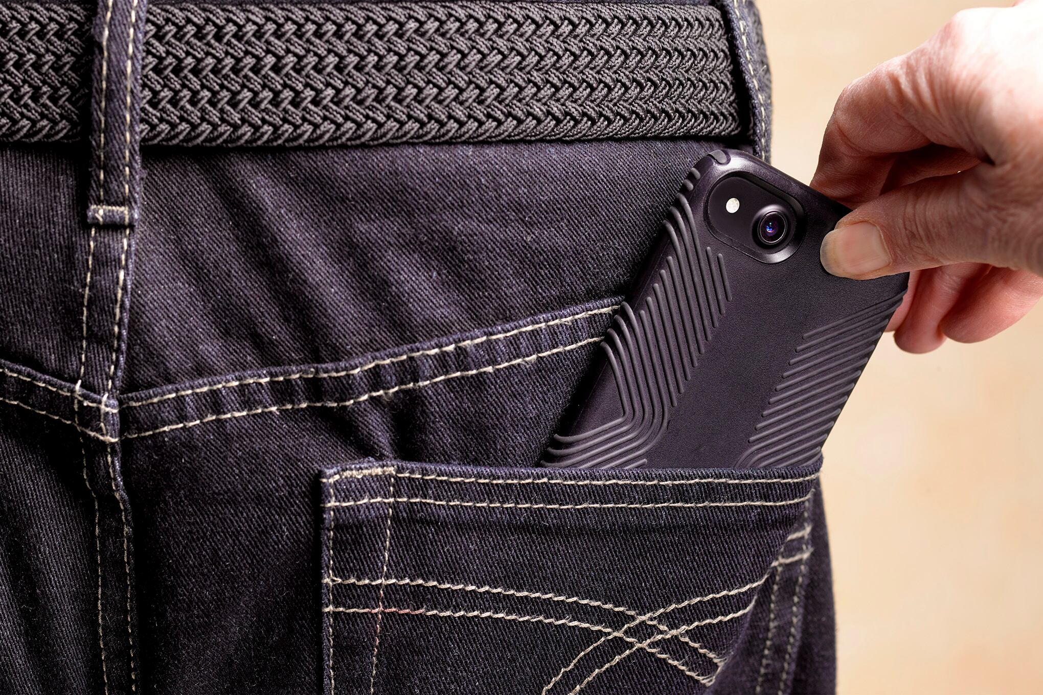 Robo celular. Cosquilleo. Robar