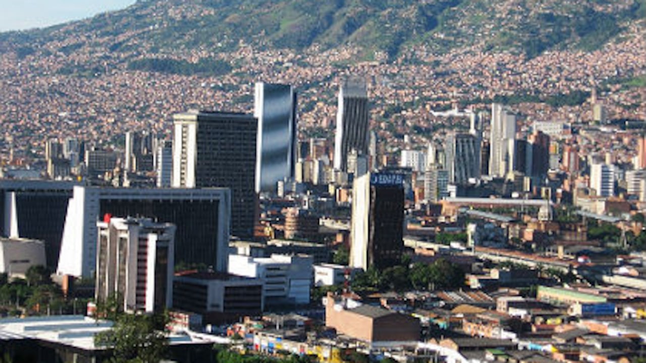 La alcaldía de Aníbal Gaviria supone el continuismo de las administraciones de Sergio Fajardo y de Alonso Salazar.