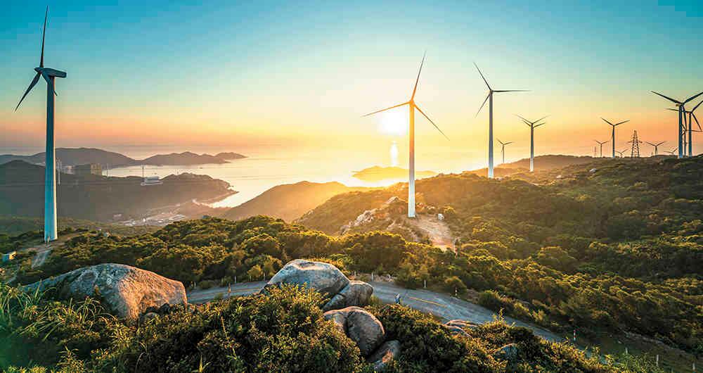 En 2010, China se convirtió en el país con mayor capacidad instalada de energía eólica. También tiene el centro de estudios de energía solar más grande del mundo