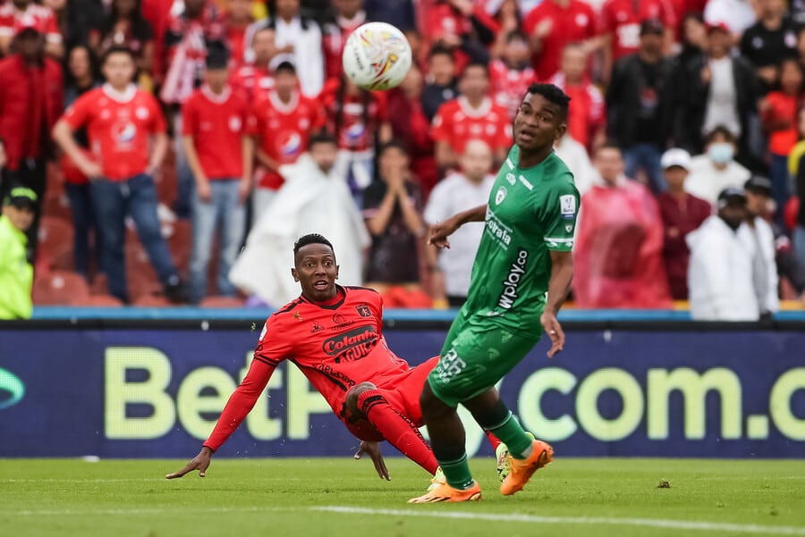 Esneyder Mena, lateral del América.