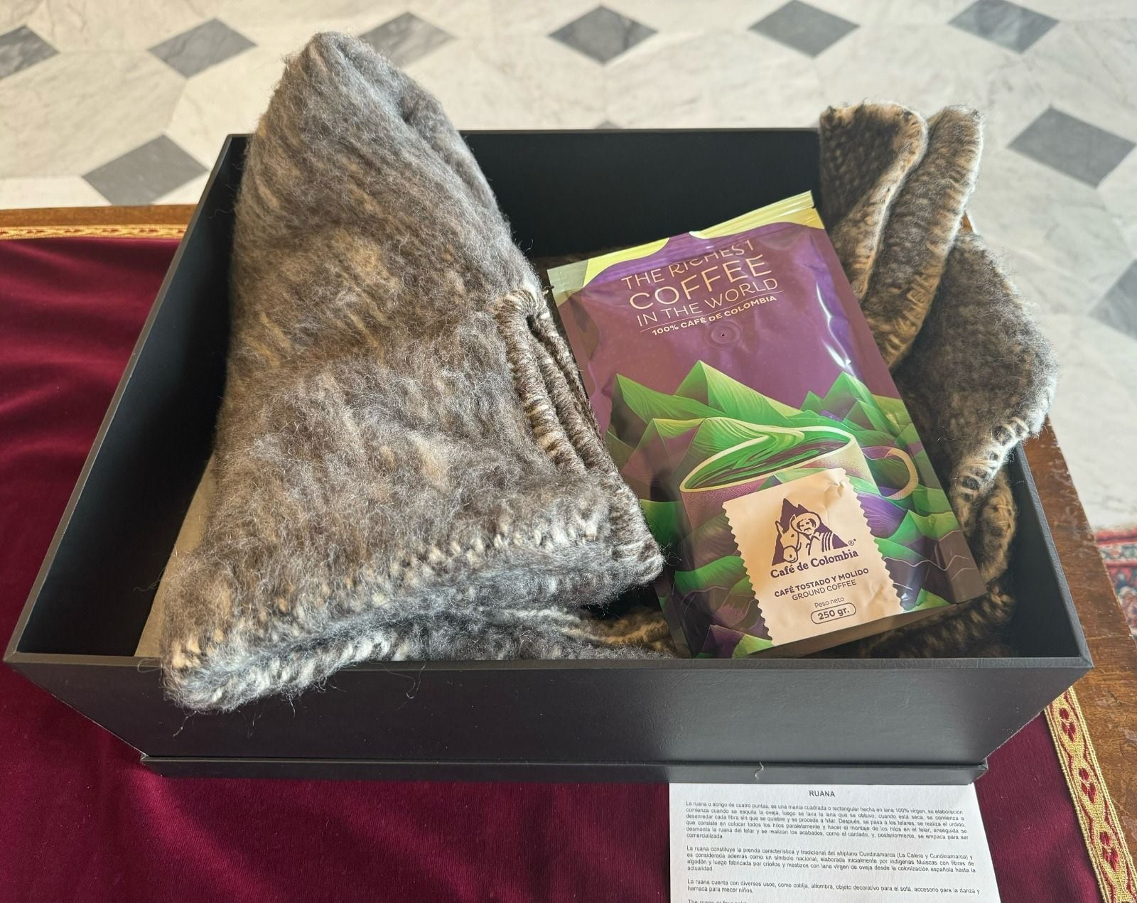 Regalo presidente Petro al papa Francisco