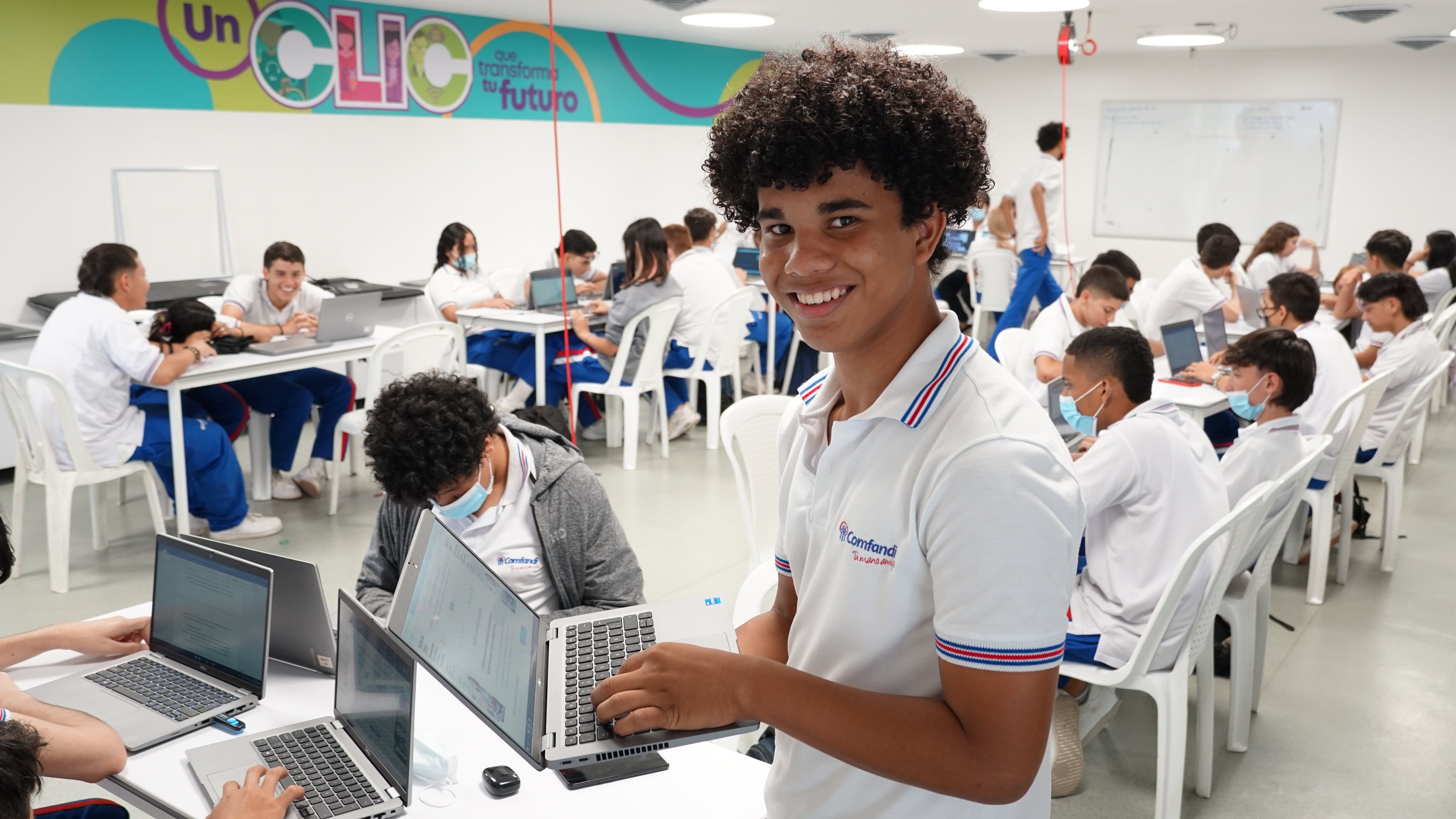 Millonaria inversión de Comfandi en educación