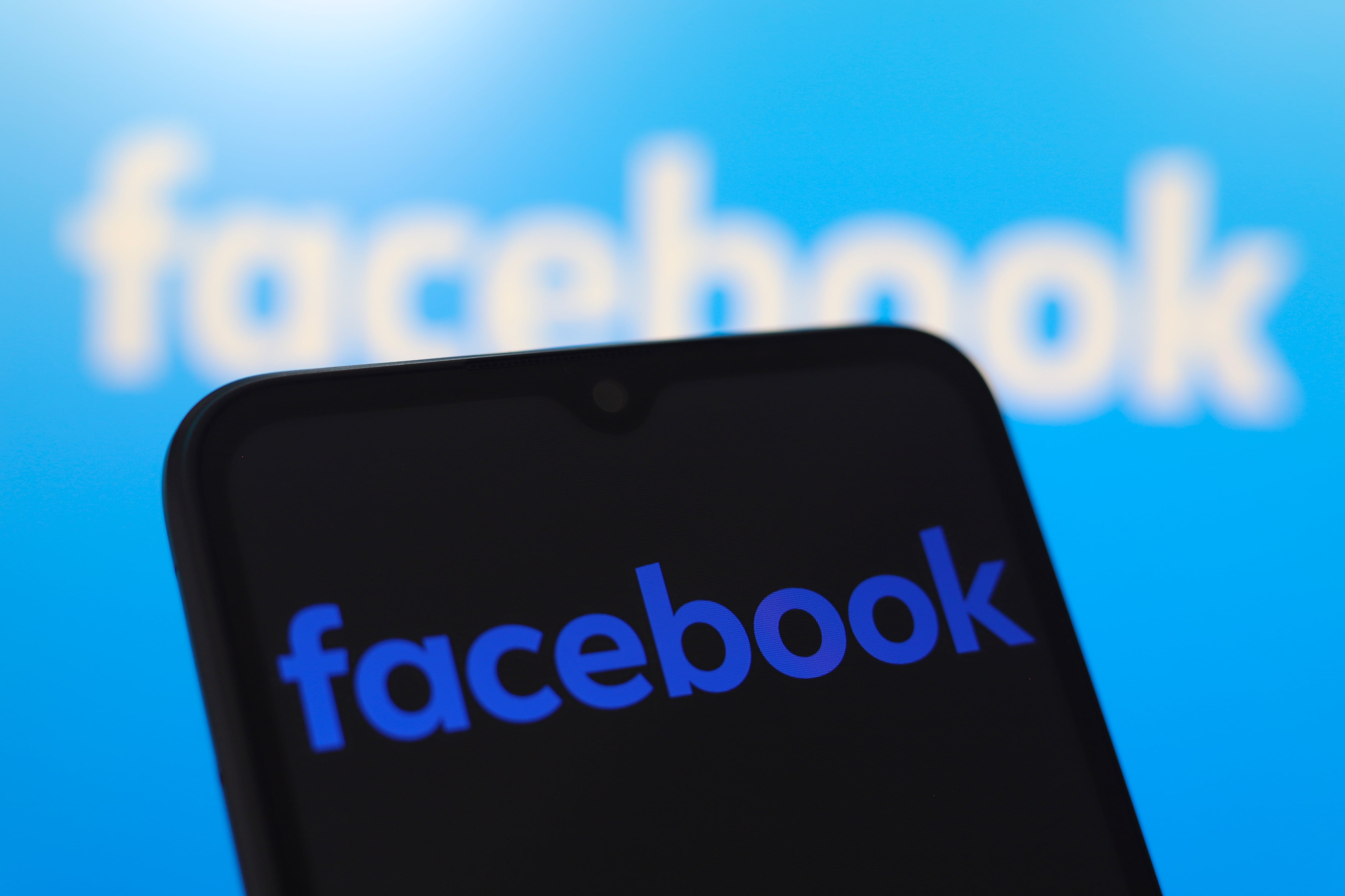 El usuario debe asegurarse de que el correo provenga de una dirección oficial de Facebook.