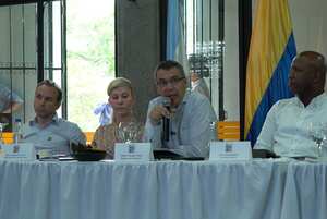 El Ministro de Transporte, William Camargo, se reunión con la Gobernadora del Valle, Dilian Francisca Toro, y los alcaldes del departamento. Foto: Mintraporte.