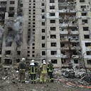 Firefighters work in a multi-storey residential building destroyed by a missile attack in central Kyiv, on January 2, 2024, amid the Russian invasion of Ukraine. Russian strikes on Ukraine's capital, Kyiv, and the northeastern city of Kharkiv killed at least five people. Russian President Vladimir Putin on January 1, 2024 vowed to intensify strikes on Ukraine. The military campaign has dragged on for nearly two years. (Photo by Genya SAVILOV / AFP)