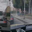 El delincuente amenazó a su víctima con un arma de fuego.