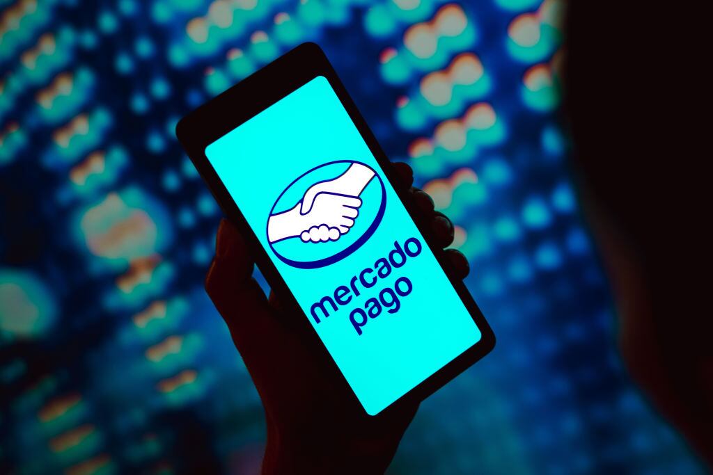 En el sitio web, podrán encontrar información detallada sobre los criterios de elegibilidad y los requisitos de aplicación para las becas.