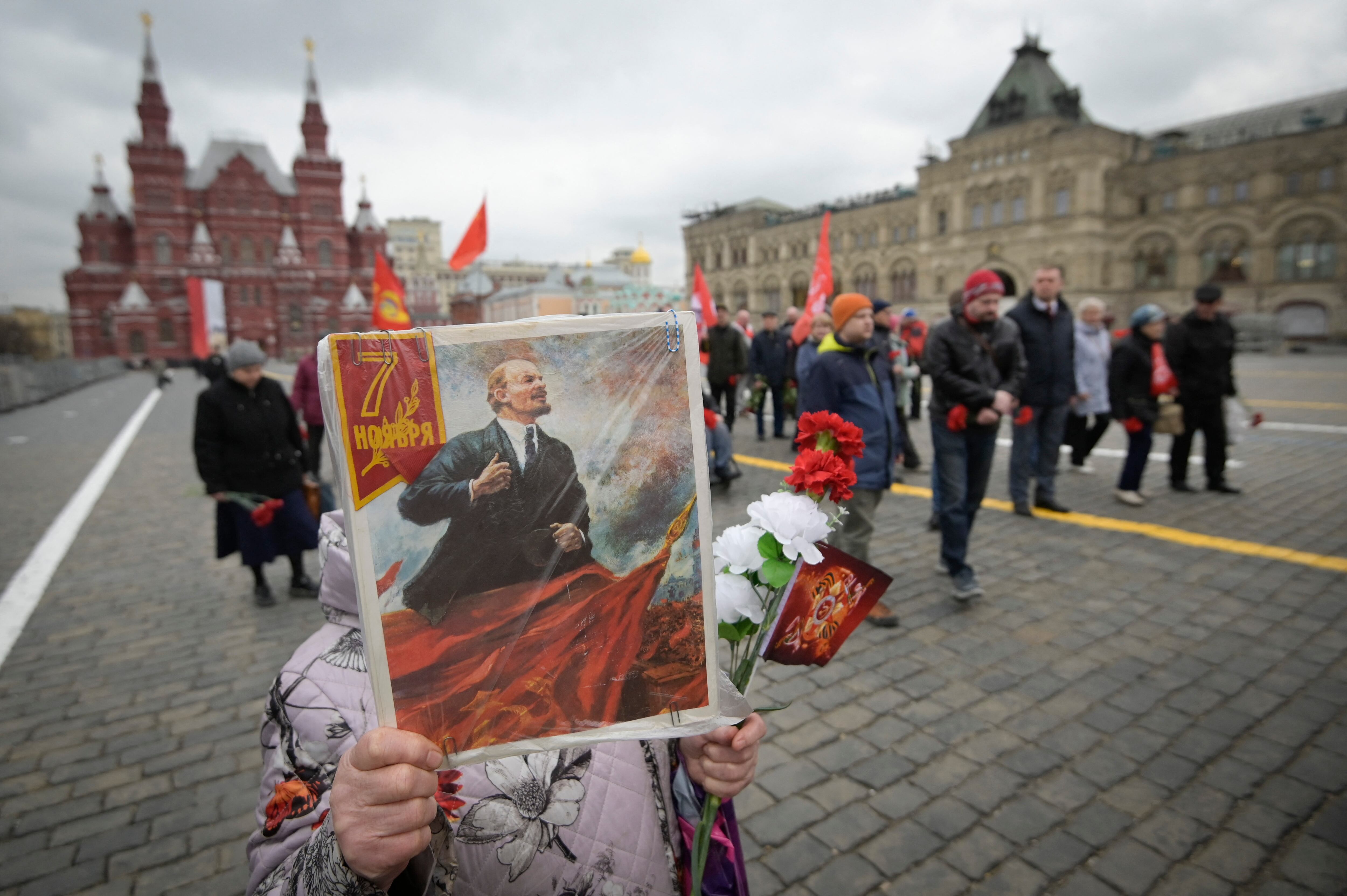 Miembros del partido comunista se reunieron a celebrar el natalicio de Vladimir Lenin