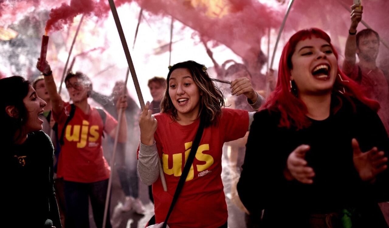 En Buenos Aires varios jóvenes salieron a las calles a protestar en el primero de mayo