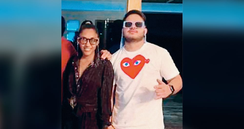 Es claro que los amigos del hijo del presidente no solo lo acompañan a los costosos y cotizados eventos a los que asiste.