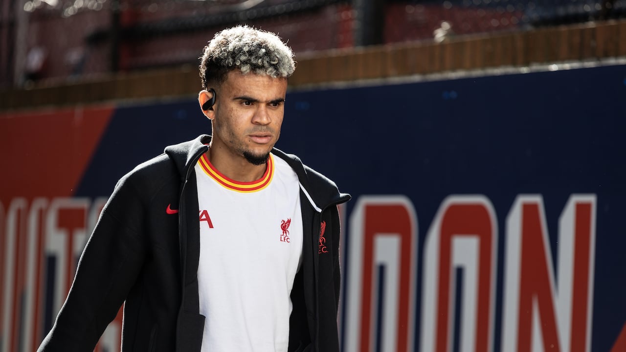 LONDON, ENGLAND - OCTOBER 05: Liverpool's Luis Diaz arriving at the stadium during the Premier League match between Crystal Palace FC and Liverpool FC at Selhurst Park on October 05, 2024 in London, England. (Photo by Andrew Kearns - CameraSport via Getty Images)