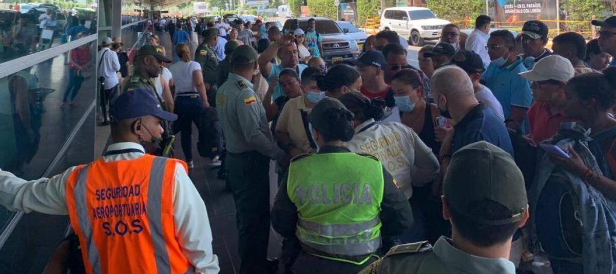 Protestas en el aeropuerto de Cartagena.