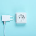 Para los técnicos en reparación, lo mejor es utilizar cargadores de celular originales.