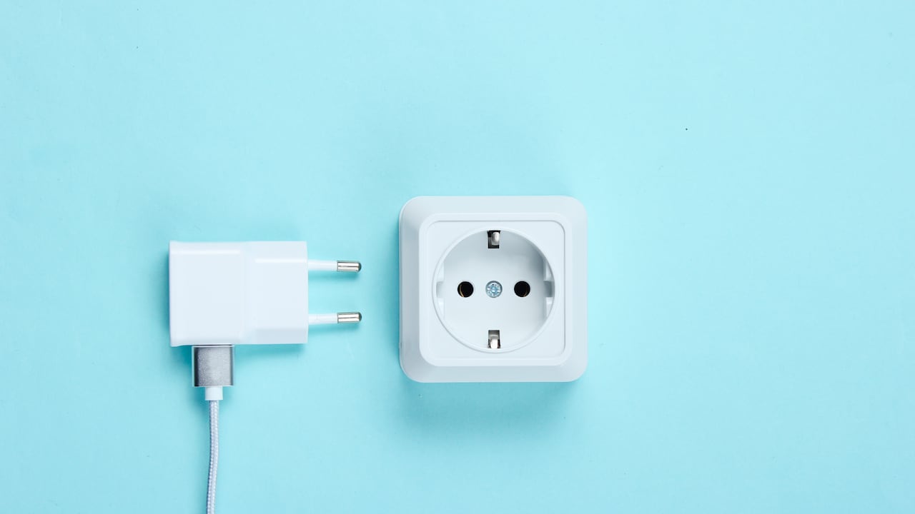 Para los técnicos en reparación, lo mejor es utilizar cargadores de celular originales.