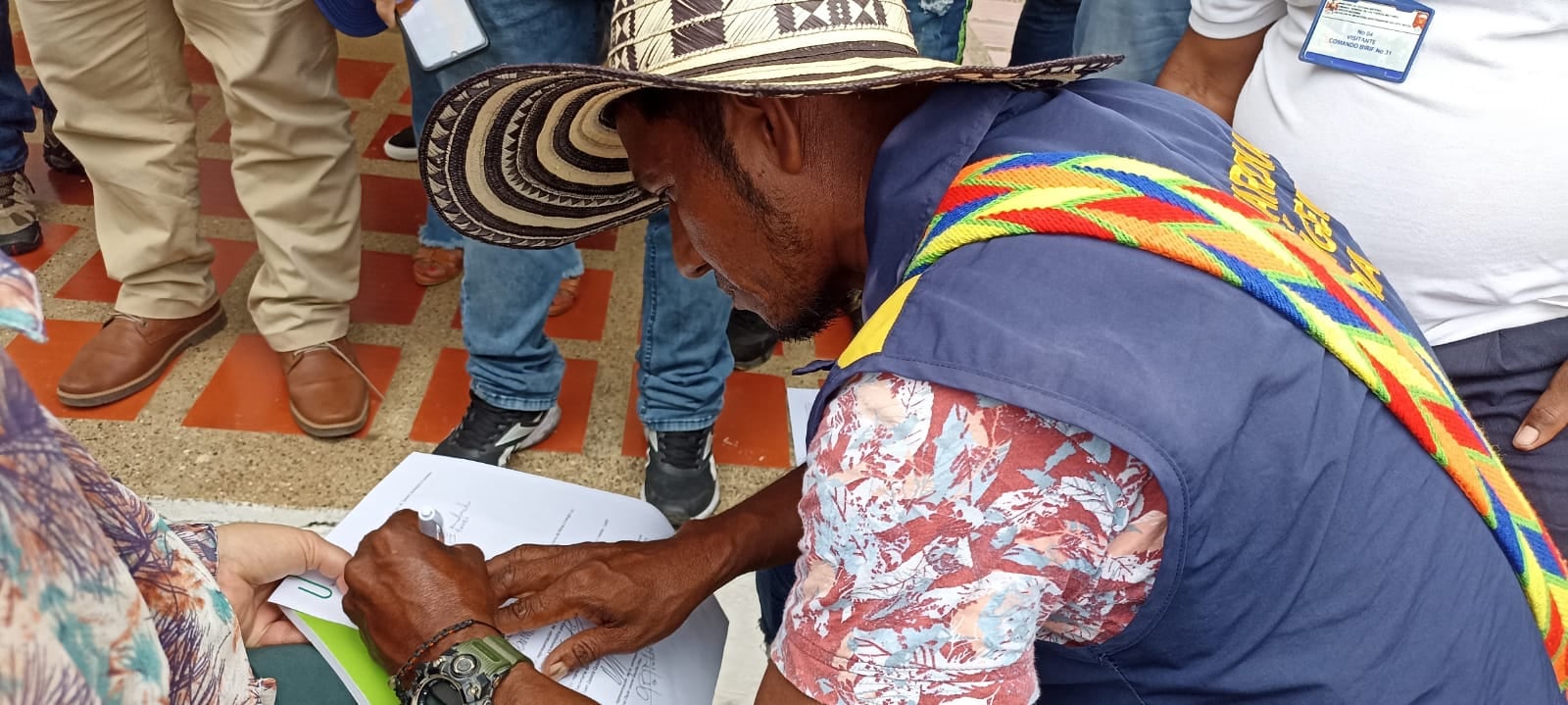 Acuerdo con mineros para levantar bloqueo.