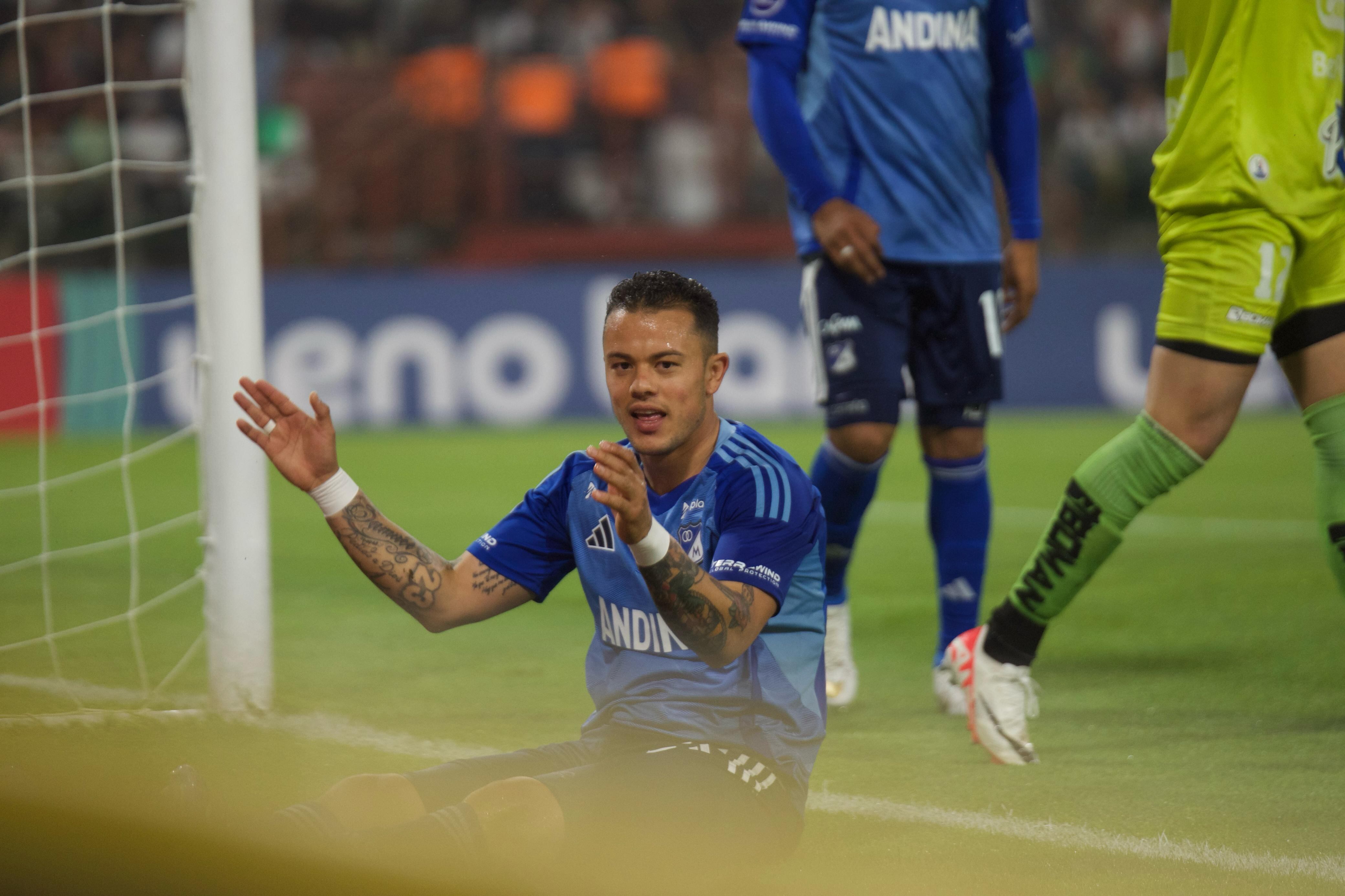 A Leonardo Castro le anularon un gol por fuera de juego.