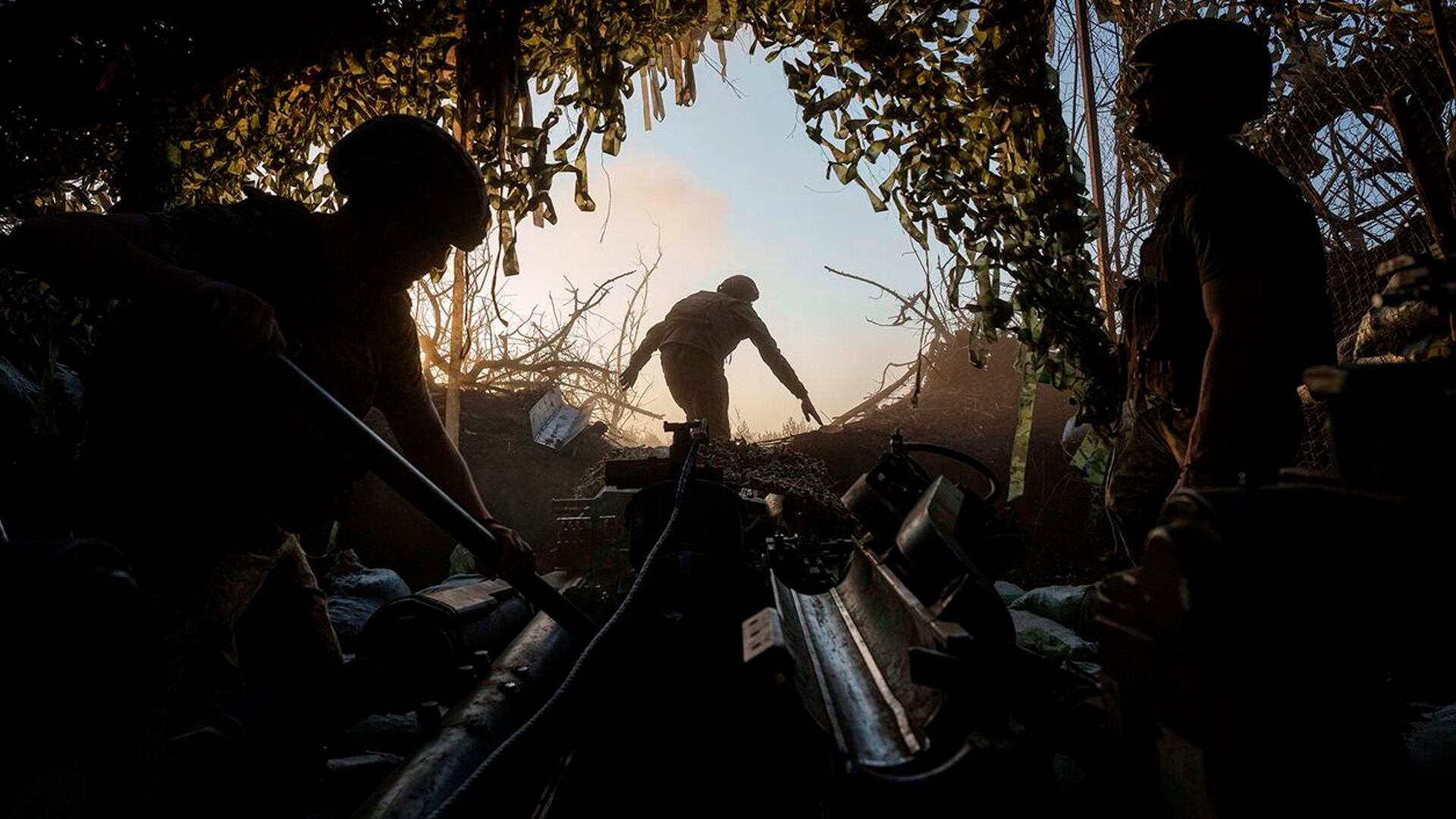 Militares ucranianos de la brigada 148 de artillería
