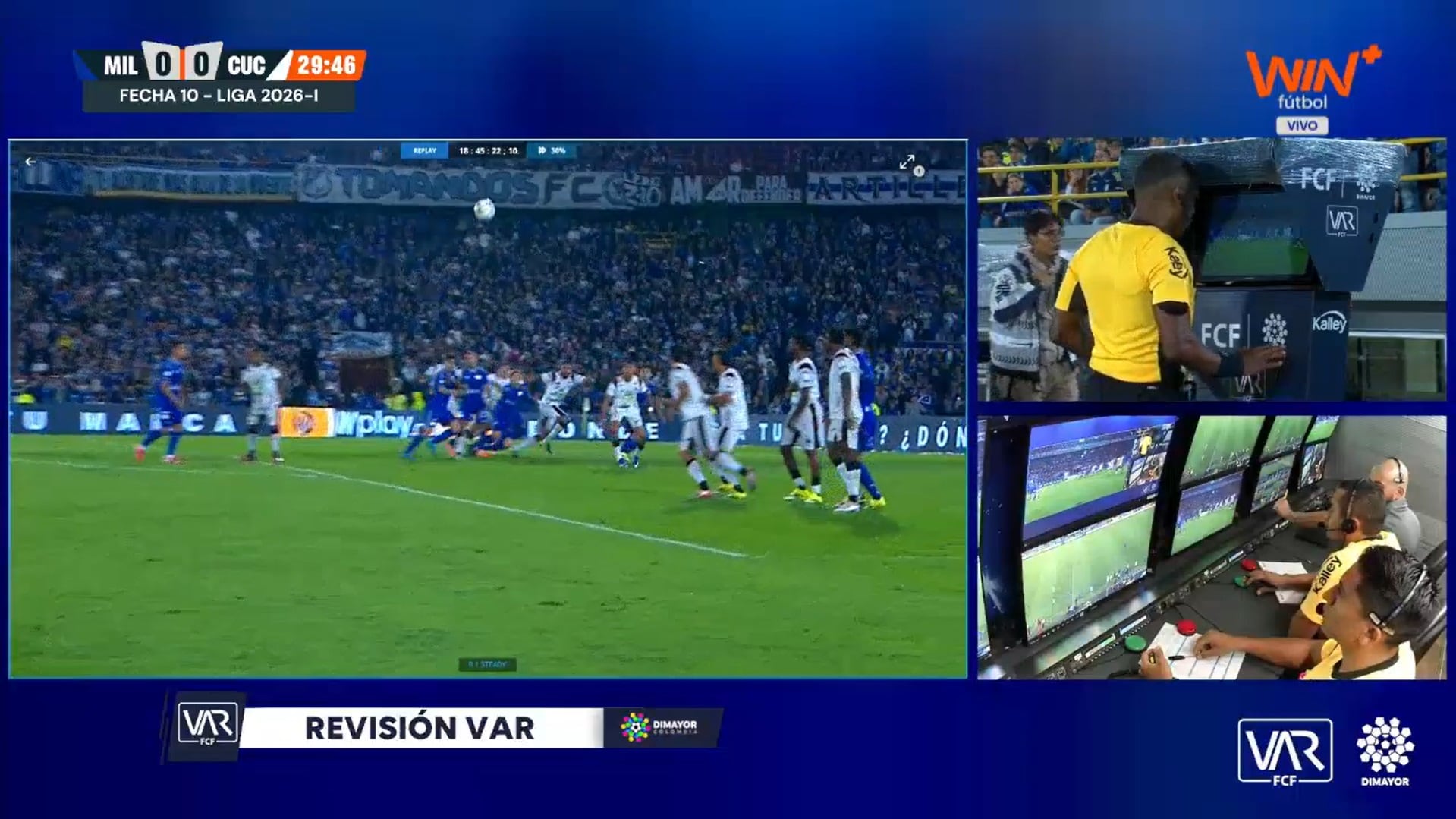 Momento de la revisión del VAR a la jugada de Llinás.