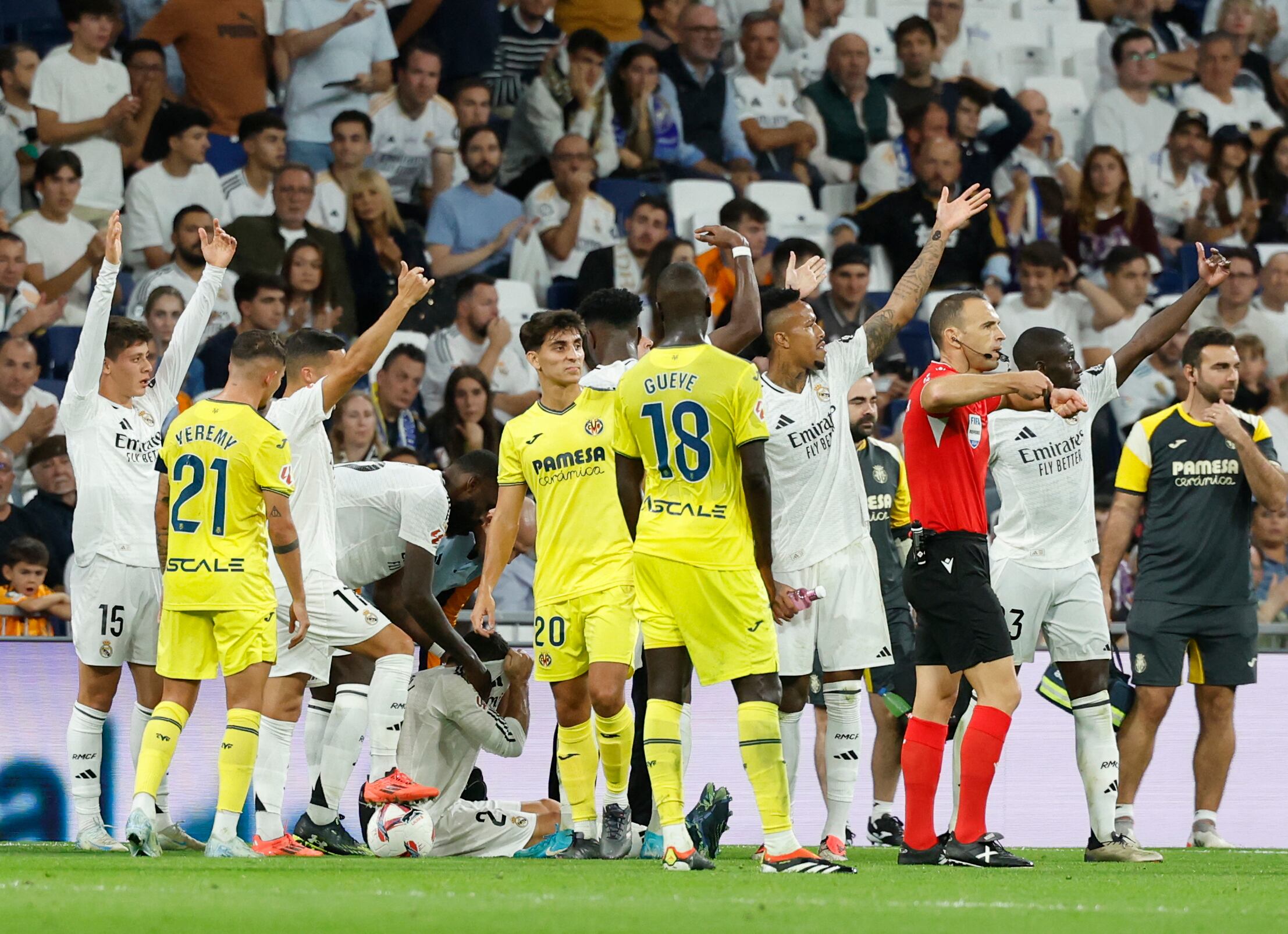 Real Madrid's Spanish defender #02 Dani Carvajal (C) lies injured on the ground during the Spanish league football match between Real Madrid CF and Villarreal CF at the Santiago Bernabeu stadium in Madrid on October 5, 2024. (Photo by OSCAR DEL POZO / AFP)