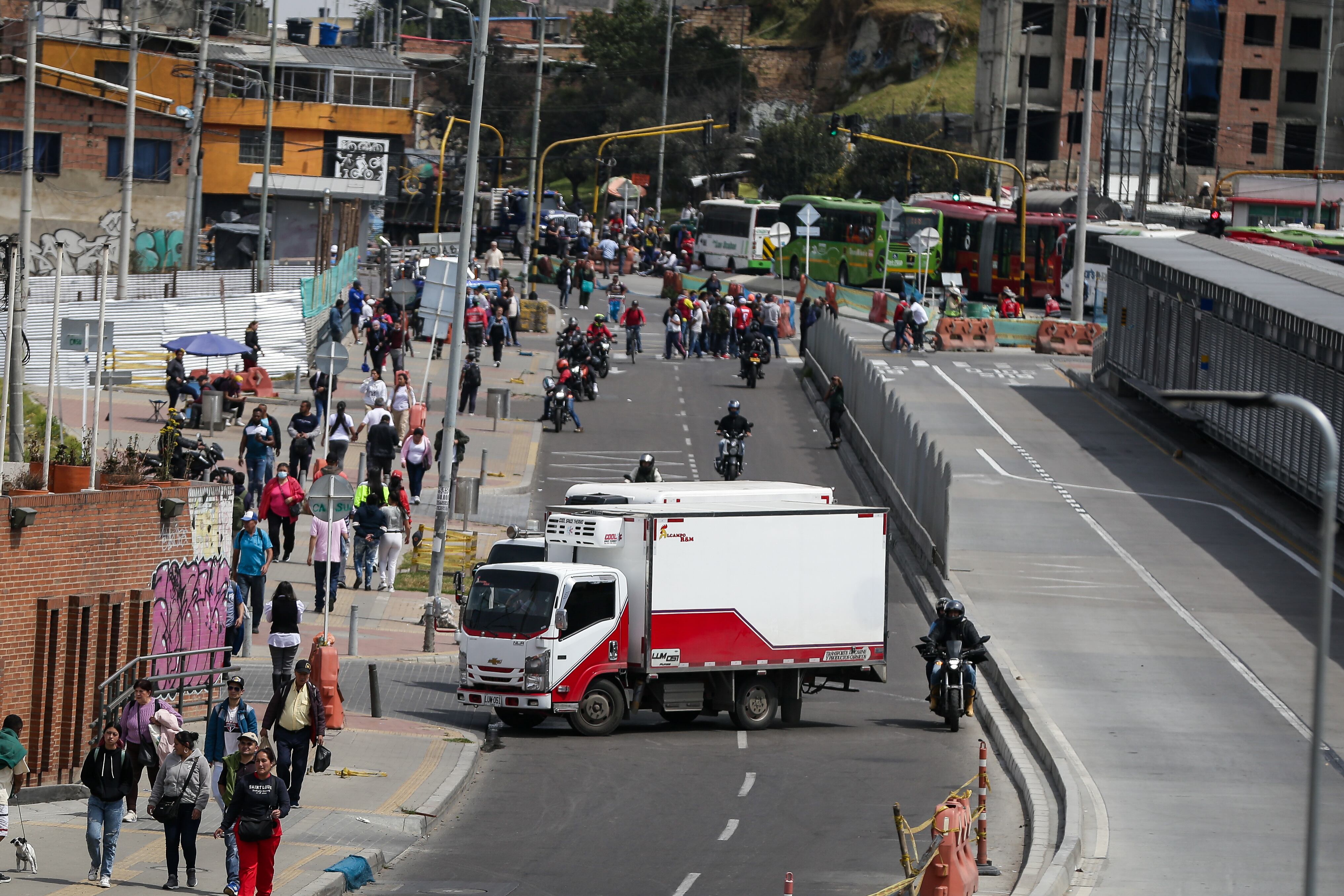 Paro Camioneros  bloqueos en Usme en rechazo al alza del ACPM