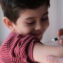 La vacuna contra el sarampión evita la infección de esta enfermedad.