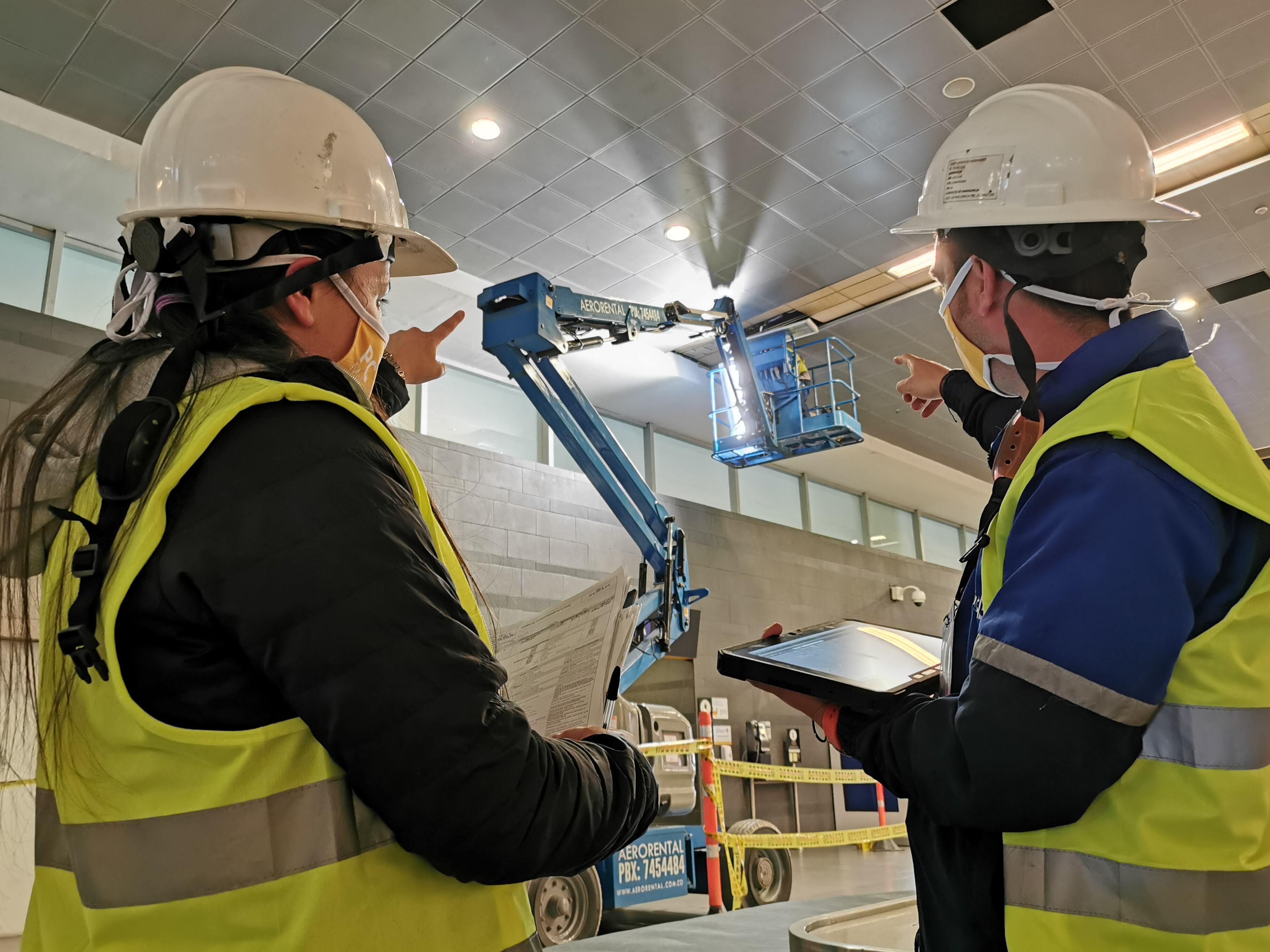 El proyecto Retrofit sustituyó 14.237 luces de sodio y fluorescentes por otras de tecnología LED, con lo cual se ahorró el 51 % de energía.