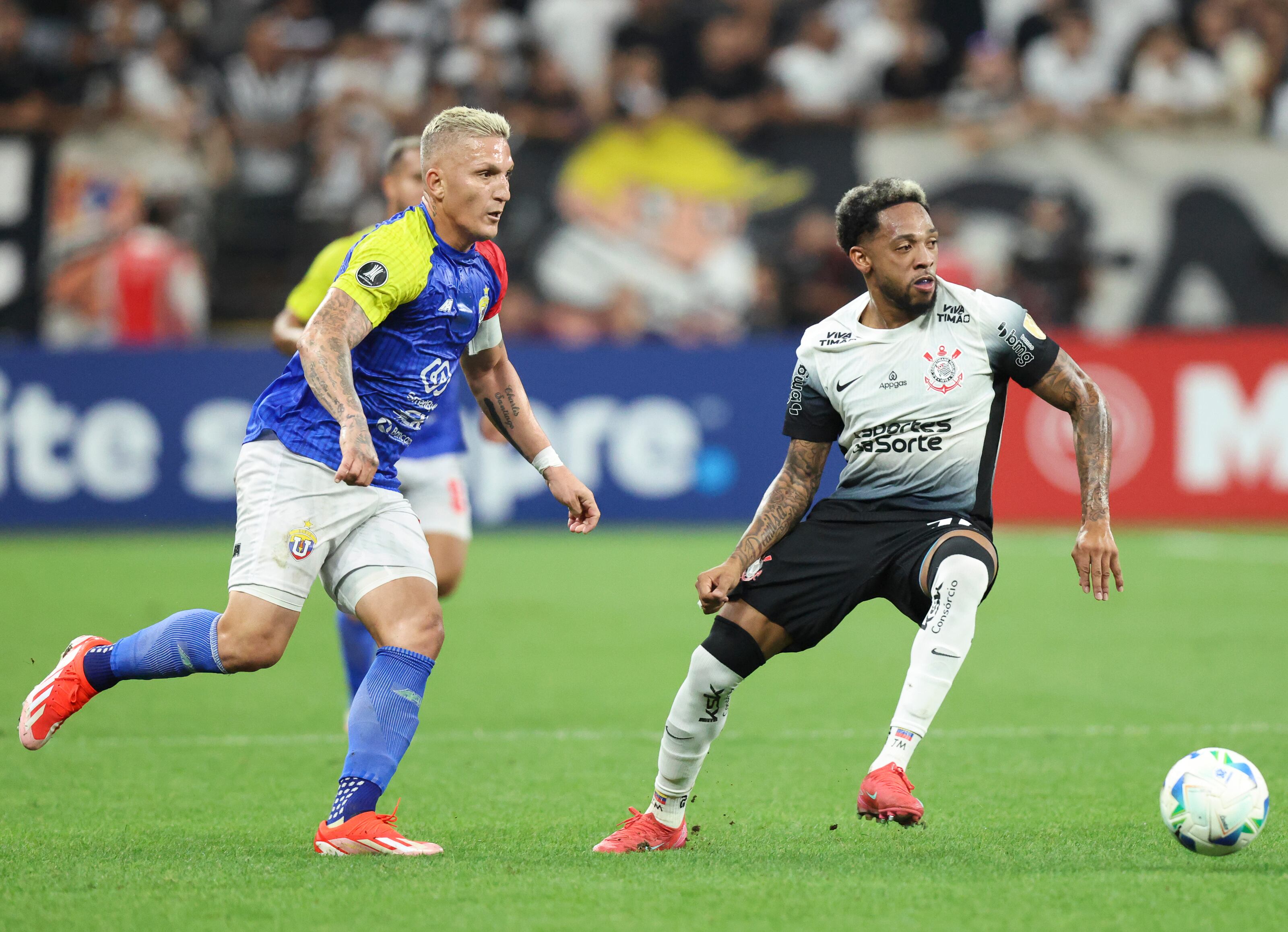 Partidazo entre Corinthians y Universidad Central en Brasil.