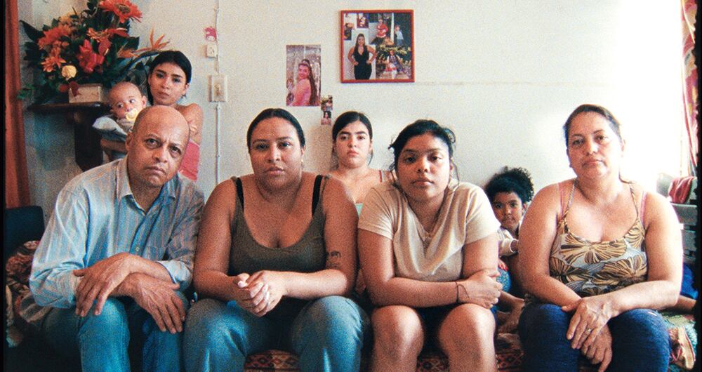 Yurlady y su numerosa familia, con la que vive...