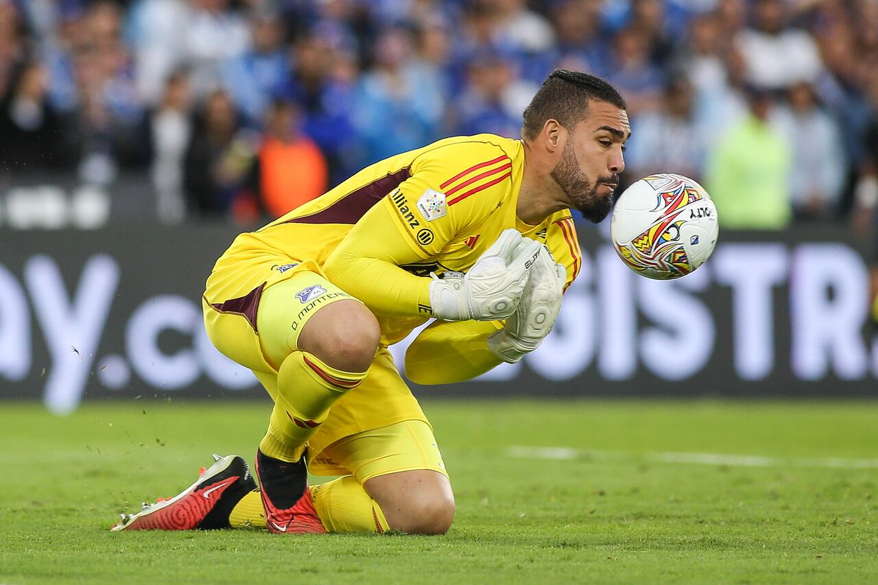 Álvaro Montero, arquero de Millonarios, durante un partido contra el Deportivo Independiente Medellín.