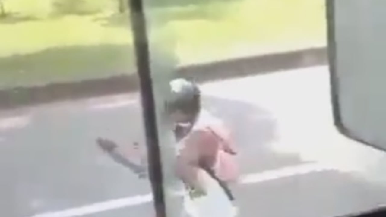 En video quedó registrado el ataque al bus del MIO.