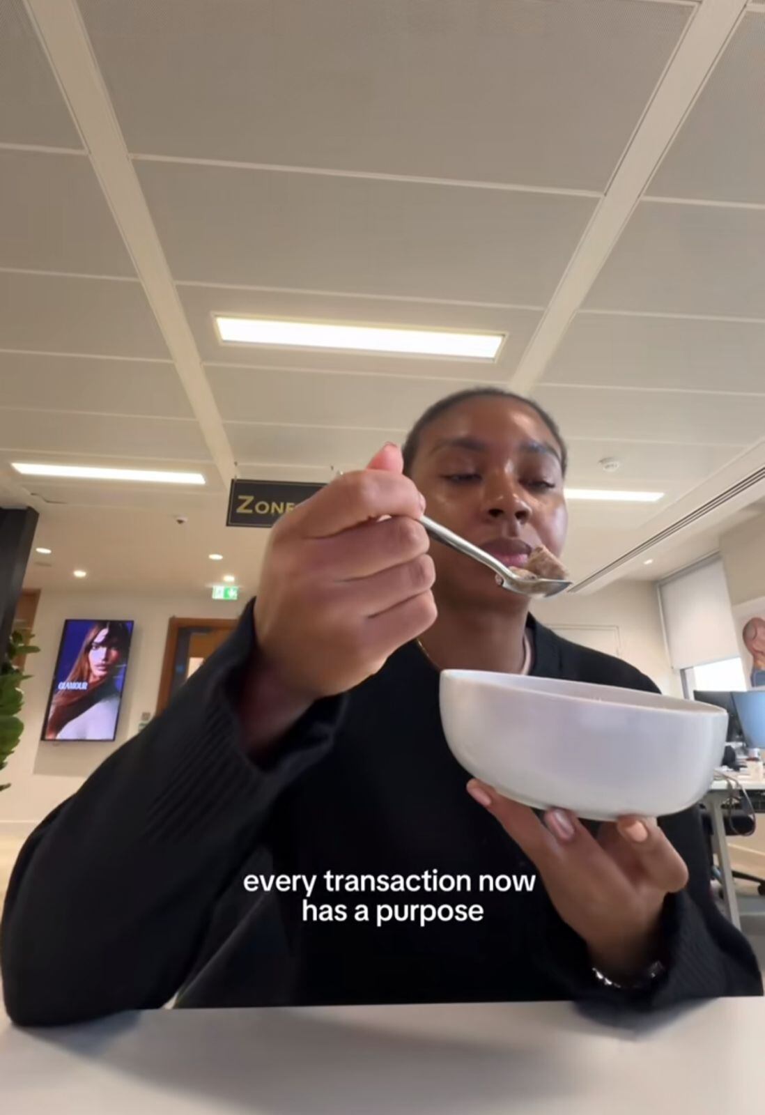 La mujer decidió no gastar dinero en ropa que no necesitaba