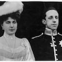 Alfonso con su esposa Victoria Eugenia de Battenberg, a quien engañó con mujeres de todos los tipos, desde princesas hasta campesinas.