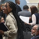 Juliana Guerrero en el Congreso de la República, en Bogotá, el 11 de marzo de 2025. Junto a ella, el ministro del Interior, Armando Benedetti