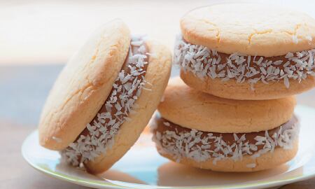 Alfajores de maicena con dulce de leche