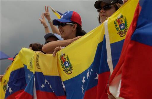 En ciudad de Panamá, con banderas de Venezuela, pitos y pancartas, algunos antichavistas se unieron a la marcha de este 4 de septiembre. 