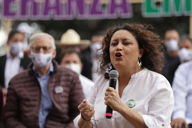 Angélica Lozano, senadora de la República y esposa de Claudia López.