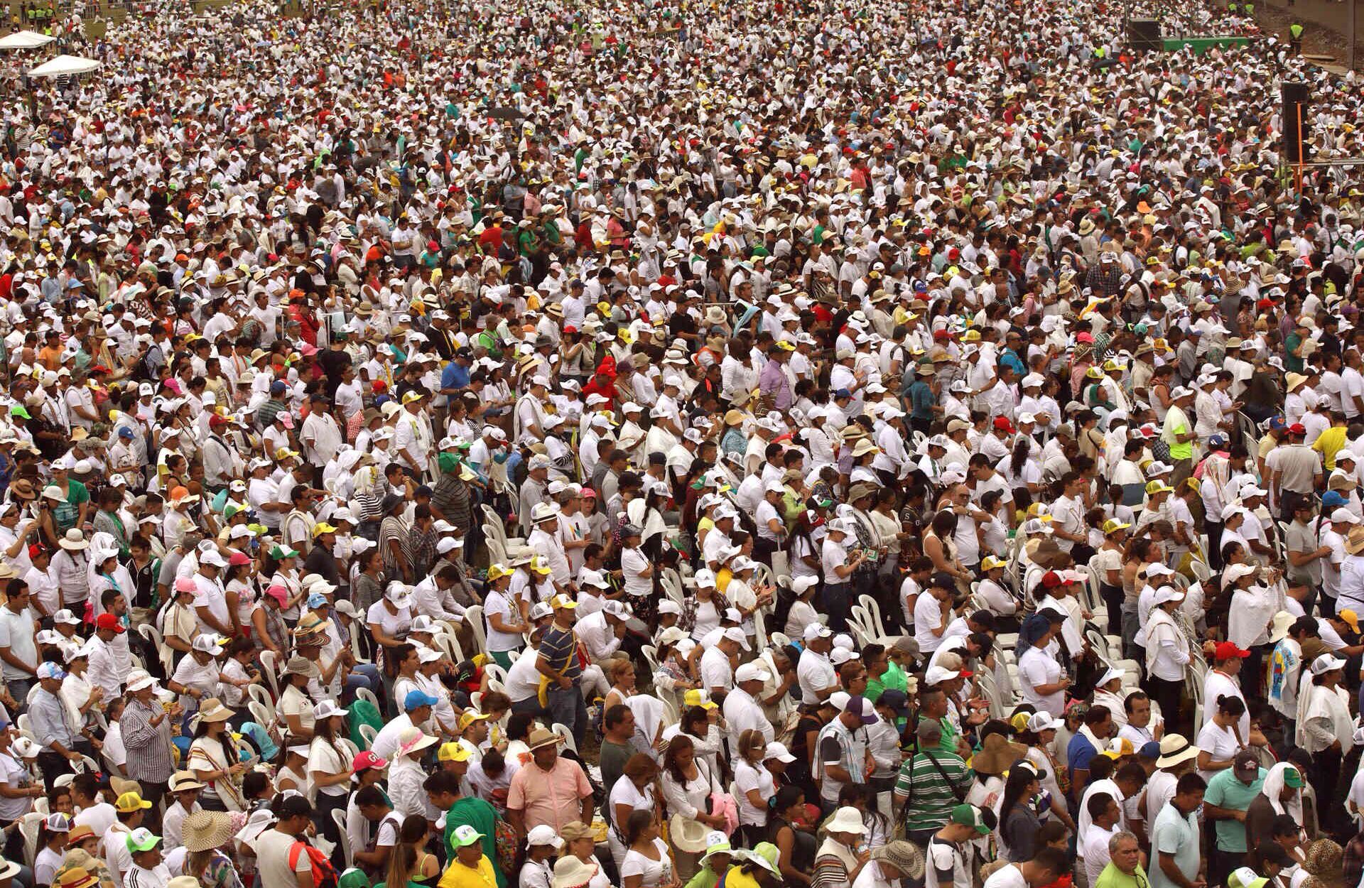 Miles de personas esperaron durante horas en Catama para la misa de beatificación. Foto: Esteban Vega// SEMANA. 