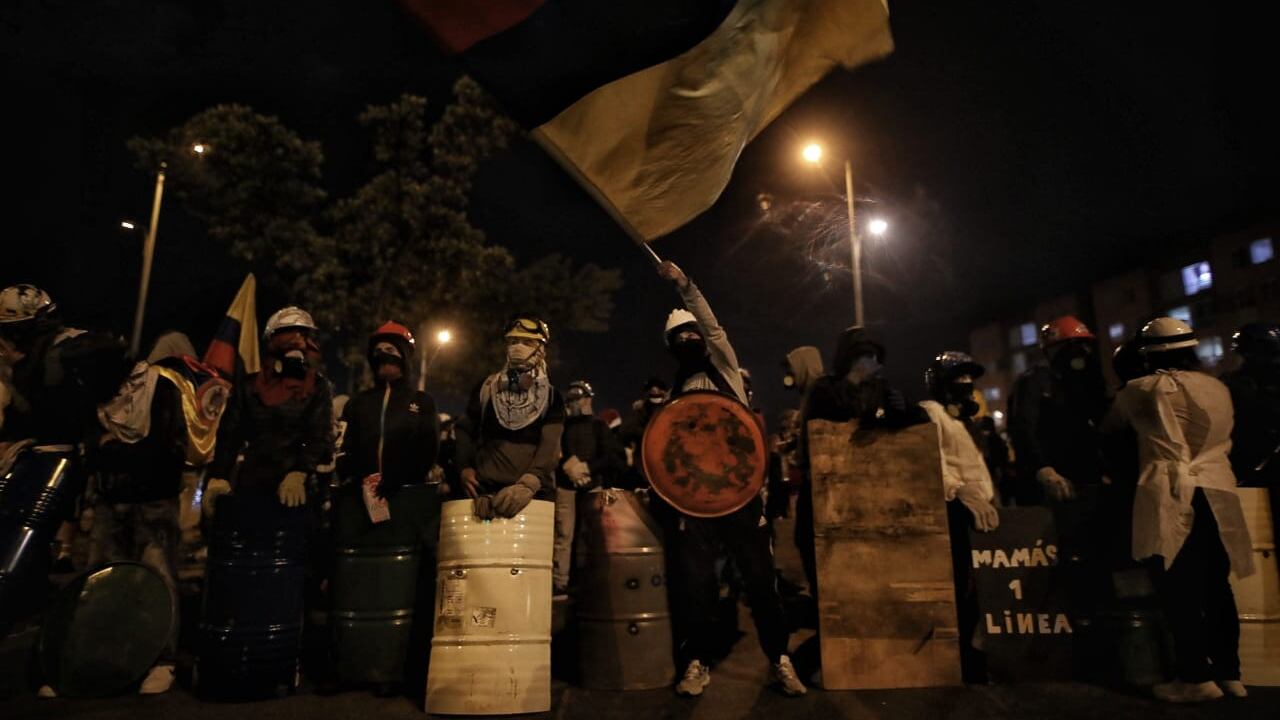 El Portal Américas de TransMilenio y sus alrededores ha sido epicentro de numerosas movilizaciones y manifestaciones pacíficas en poco más de 20 días desde que comenzó el paro nacional en Colombia. Este sector de Bogotá también ha sido centro de múltiples enfrentamientos entre ciudadanos y fuerza pública,