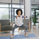 Ejercicios que te ayudarán a mantener firme tu pecho