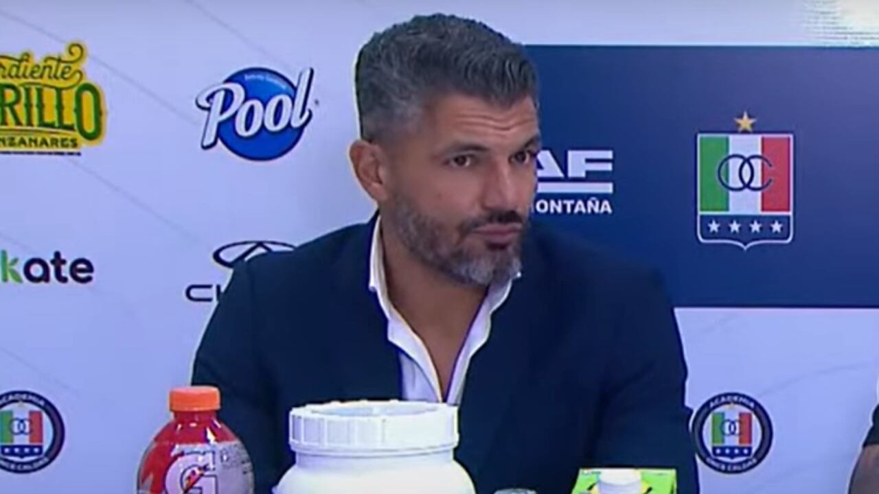 Javier Gandolfi, entrenador de Atlético Nacional, en rueda de prensa.