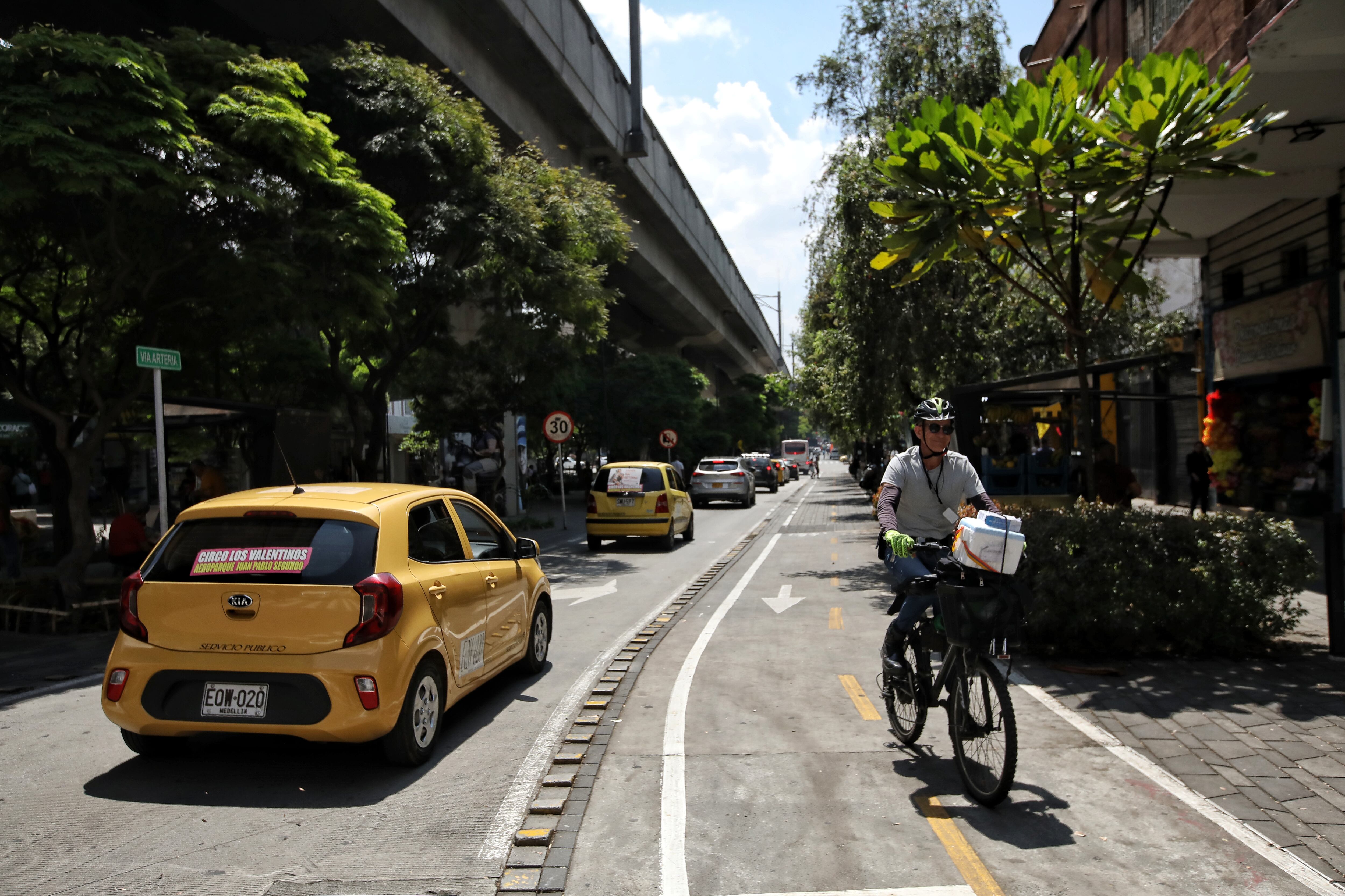 Metro de Medellin, Juan Diego Alvira