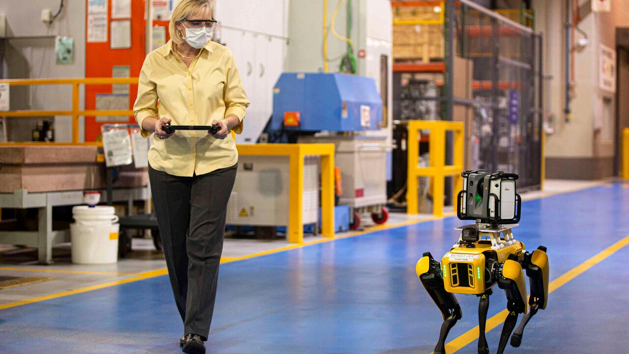La implementación de estos robots será realizar escaneos láser de la planta, ayudando a los ingenieros a actualizar el diseño computarizado original que se utiliza al momento de incorporar nuevas herramientas a las plantas.